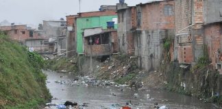 Mais de 100 milhões de brasileiros não têm acesso a tratamento de esgoto e água.