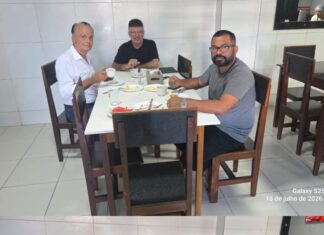 ULDURICO PINTO VISITA RÁDIO JORNAL DE ITAPETINGA E REFORÇA CONFIANÇA NO FUTURO DA EMISSORA