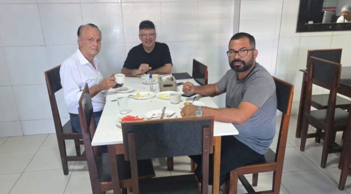 Uldurico Pinto visita Rádio Jornal de Itapetinga e reforça confiança no futuro da emissora