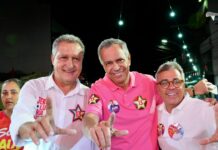 Ao lado de Félix Mendonça, Rui Costa participa de comício e carreata em Maracás